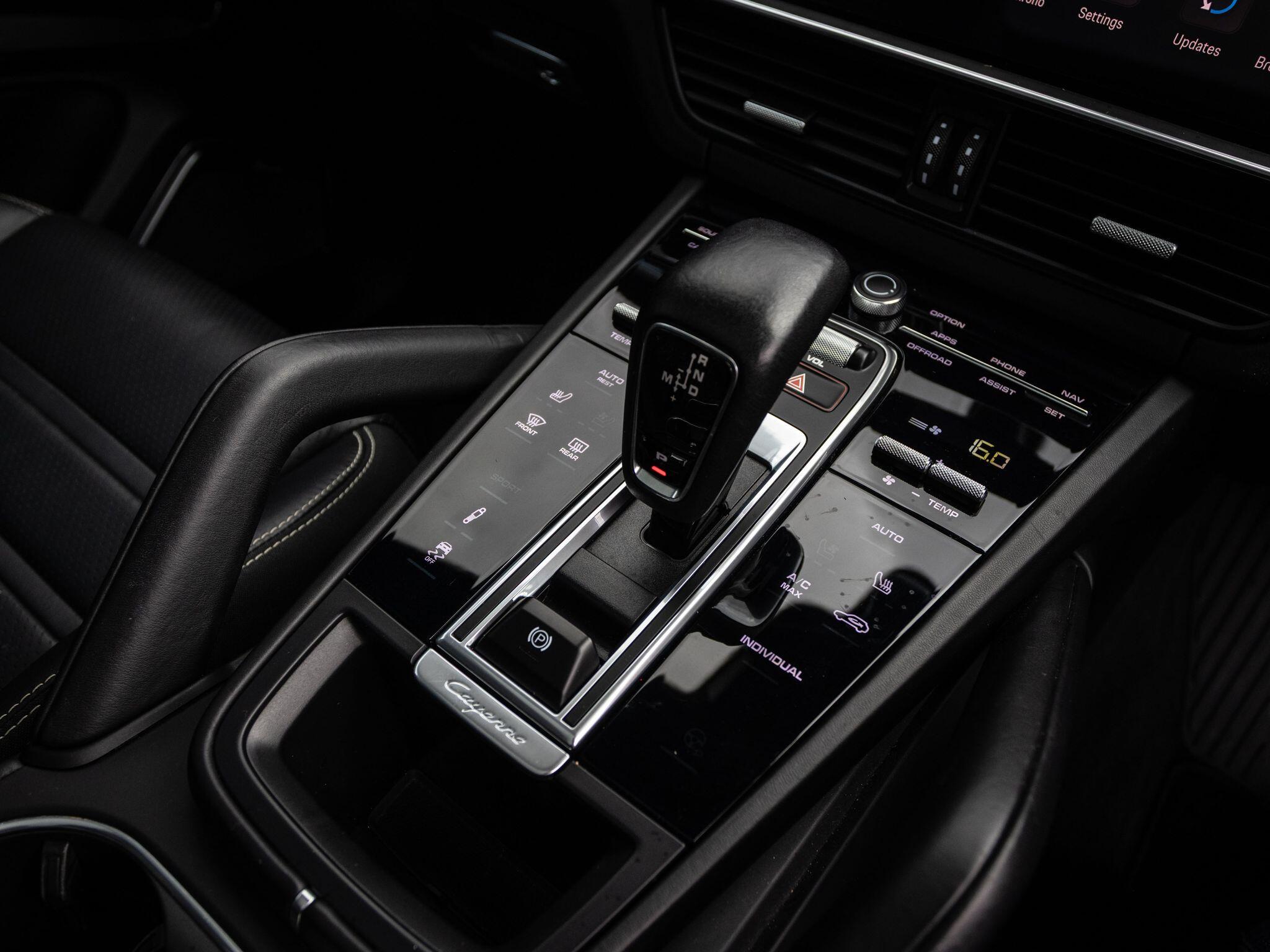 Porsche Cayenne view 11