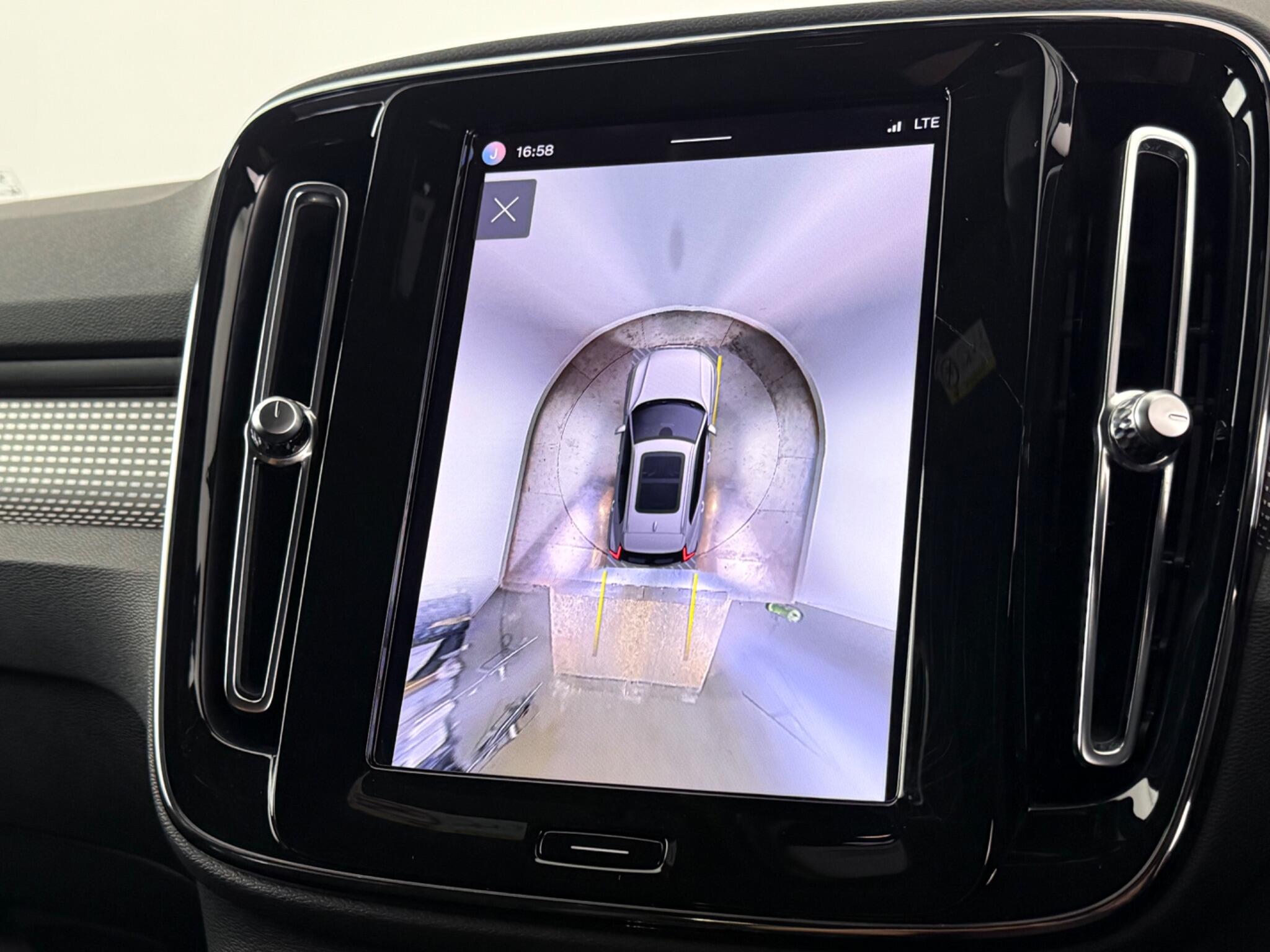 Volvo XC40 view 32