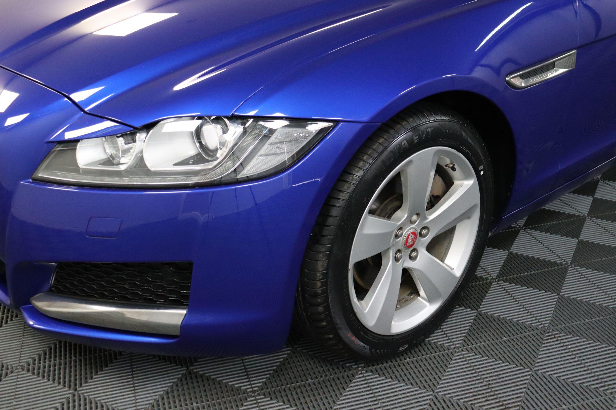 Jaguar XF view 31