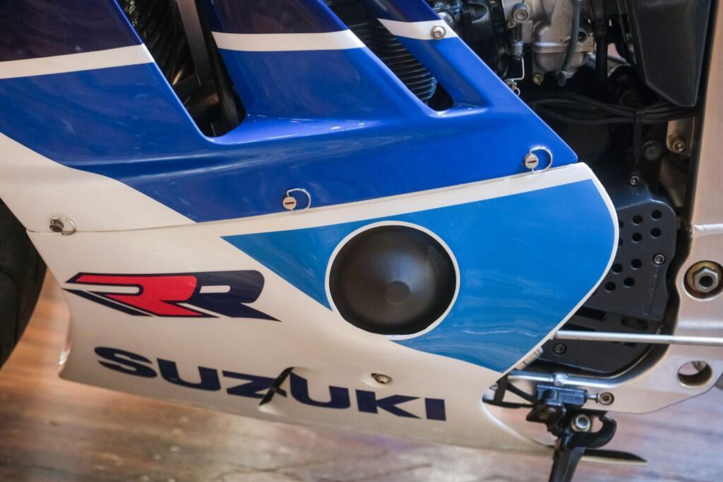 Suzuki GSX-R750 view 21