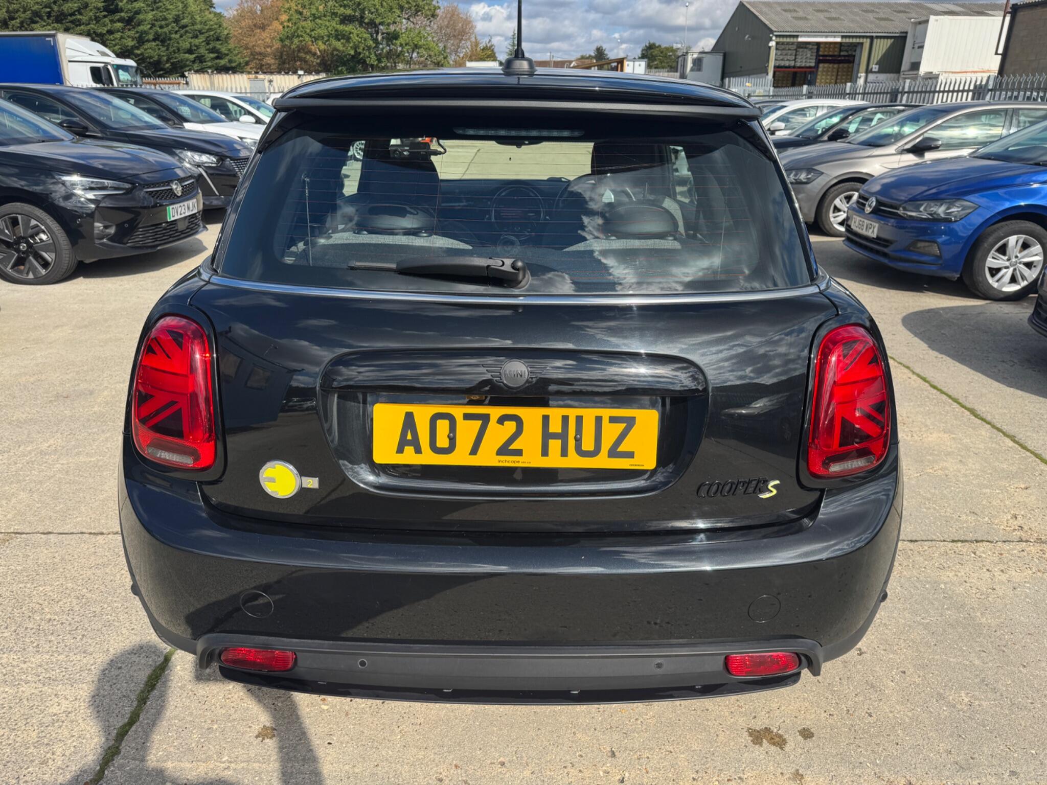 Mini Hatch view 11