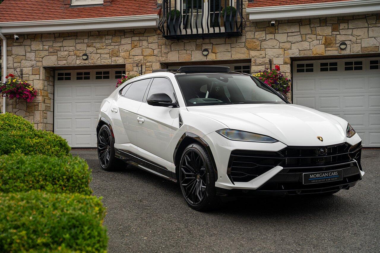 Lamborghini Urus view 98