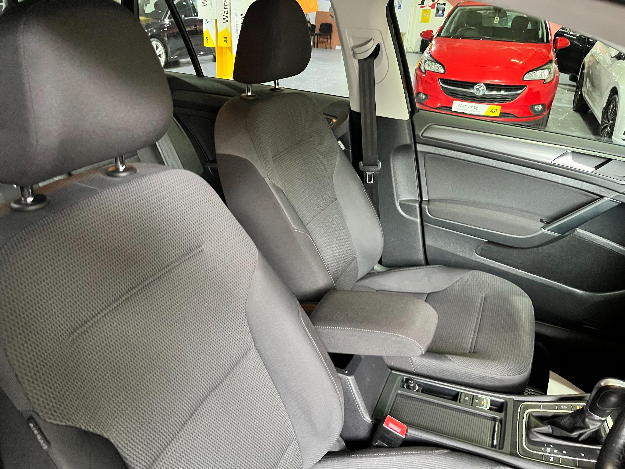 Volkswagen Golf view 38