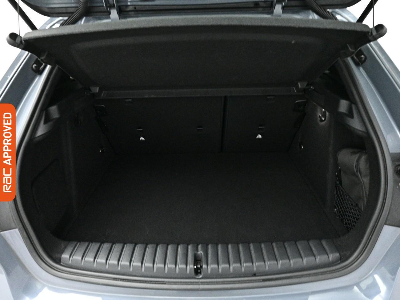 BMW 1 Series view 13