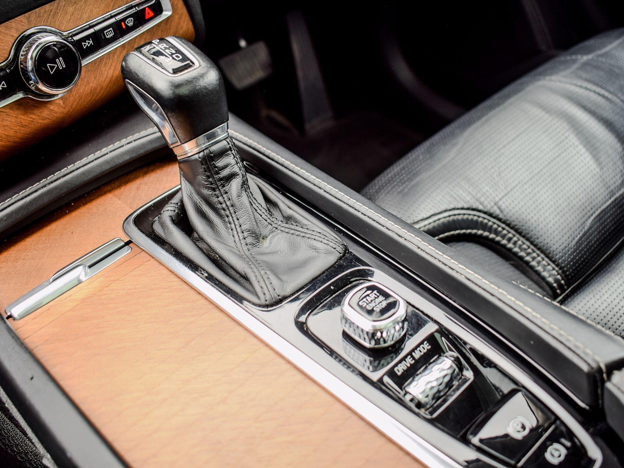 Volvo XC90 view 19