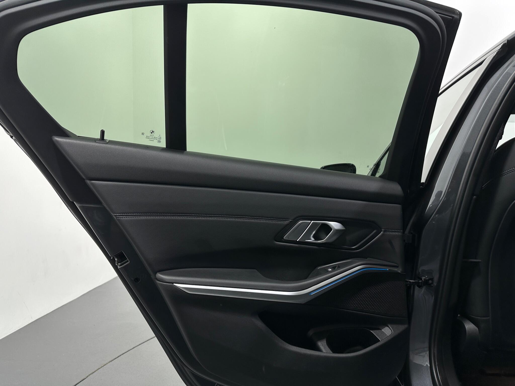 BMW 3 Series view 42