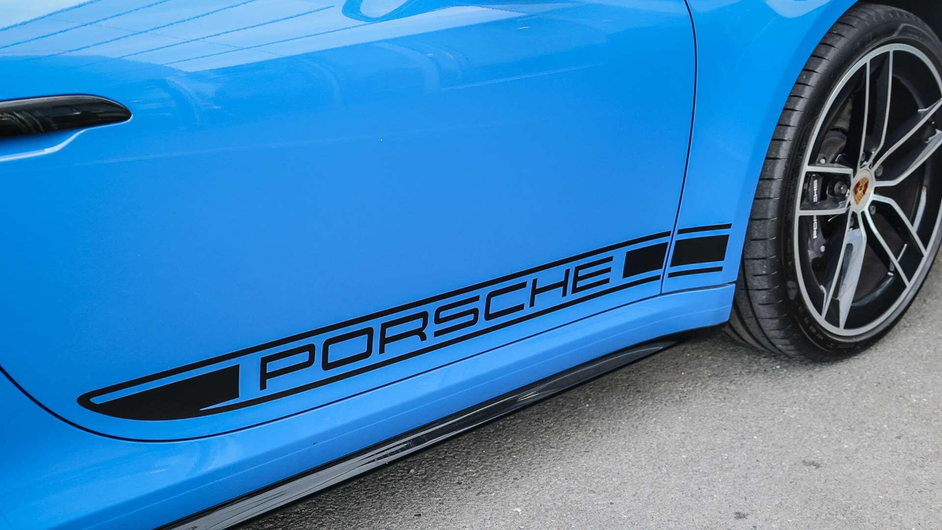 Porsche 911 view 30