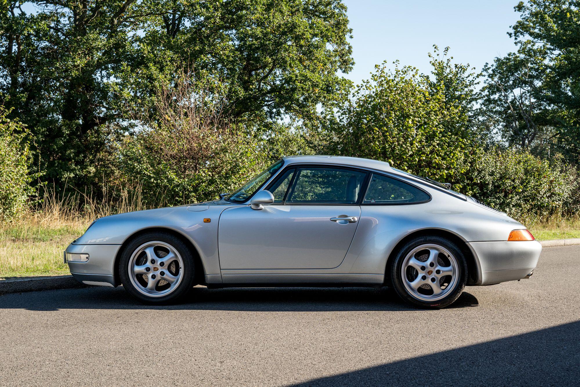 Porsche 911 view 4