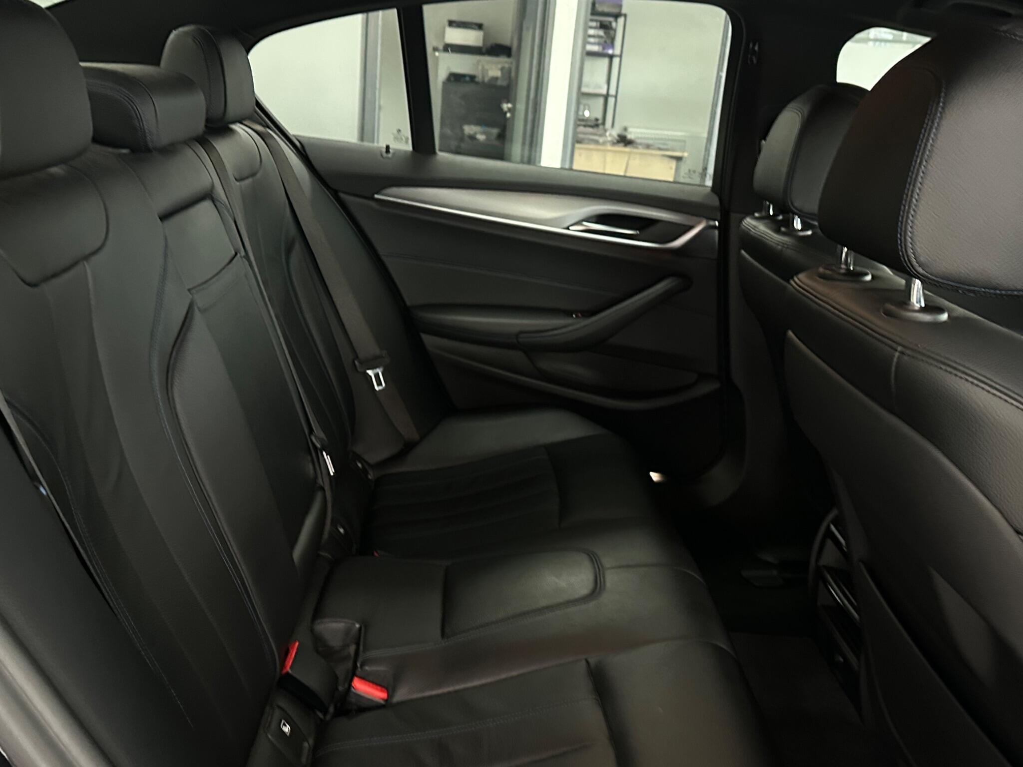 BMW 5 Series view 33