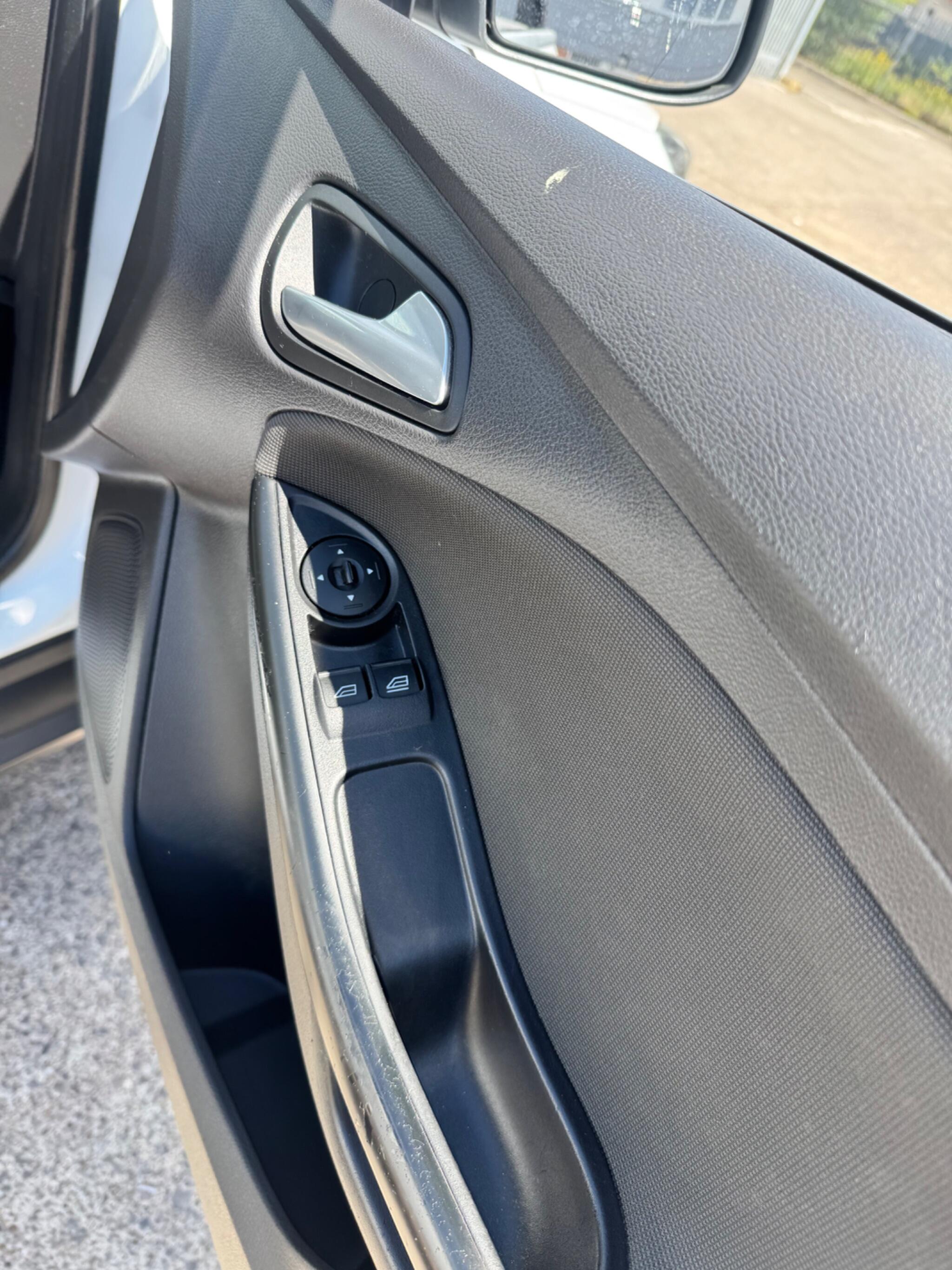Ford Focus view 32
