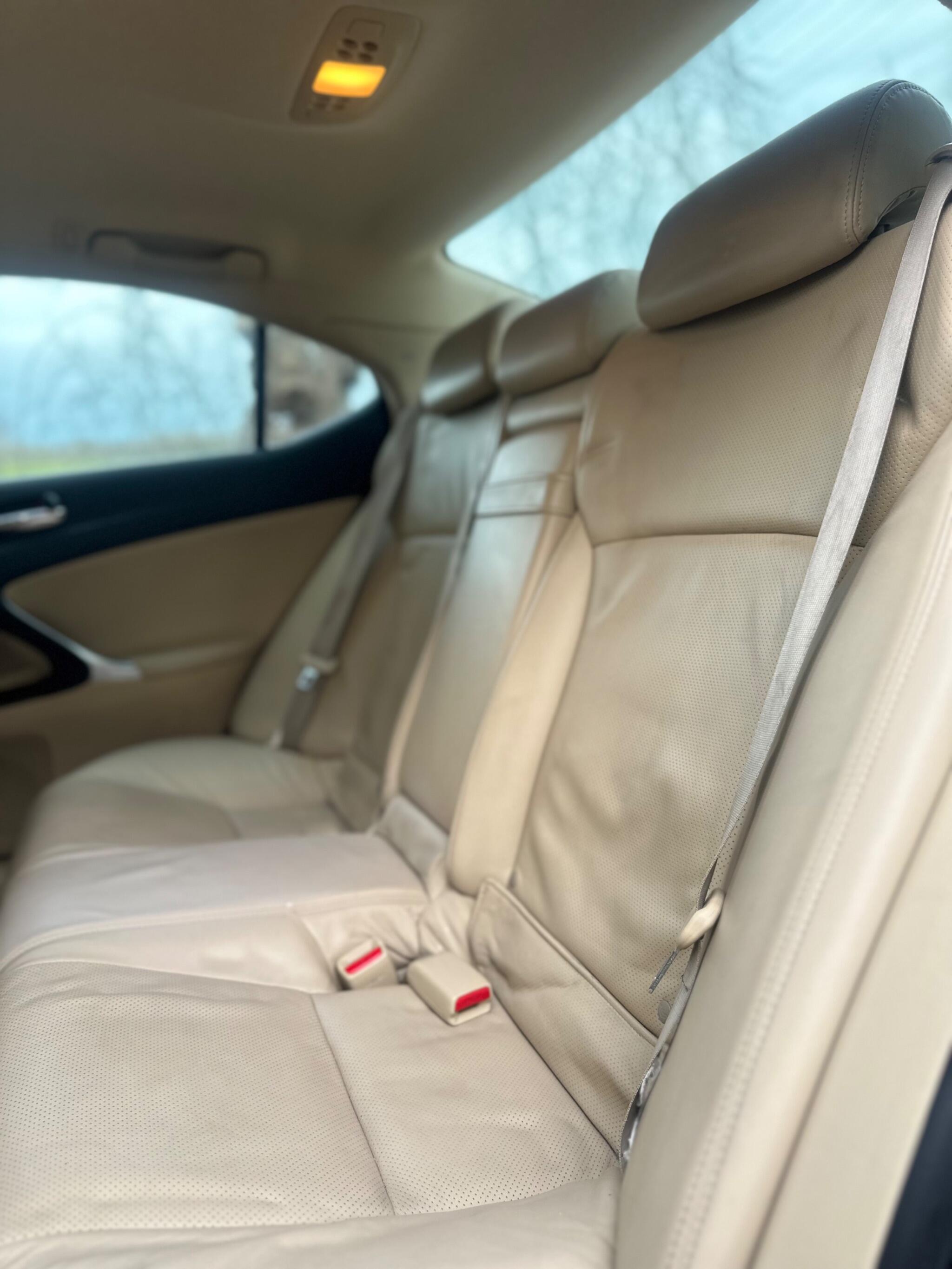 2008 Lexus IS image 15