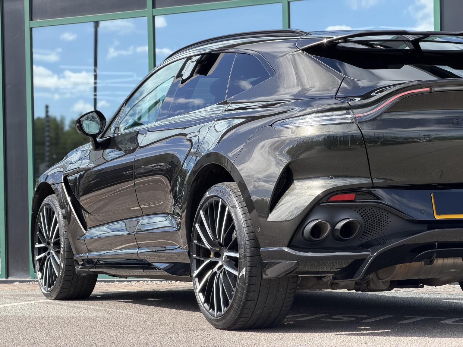 Aston Martin DBX view 32
