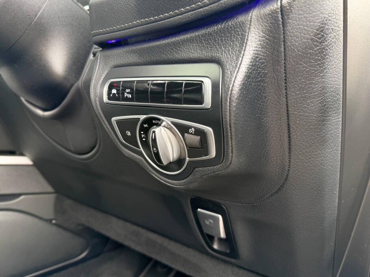 Mercedes-Benz G-Class view 33