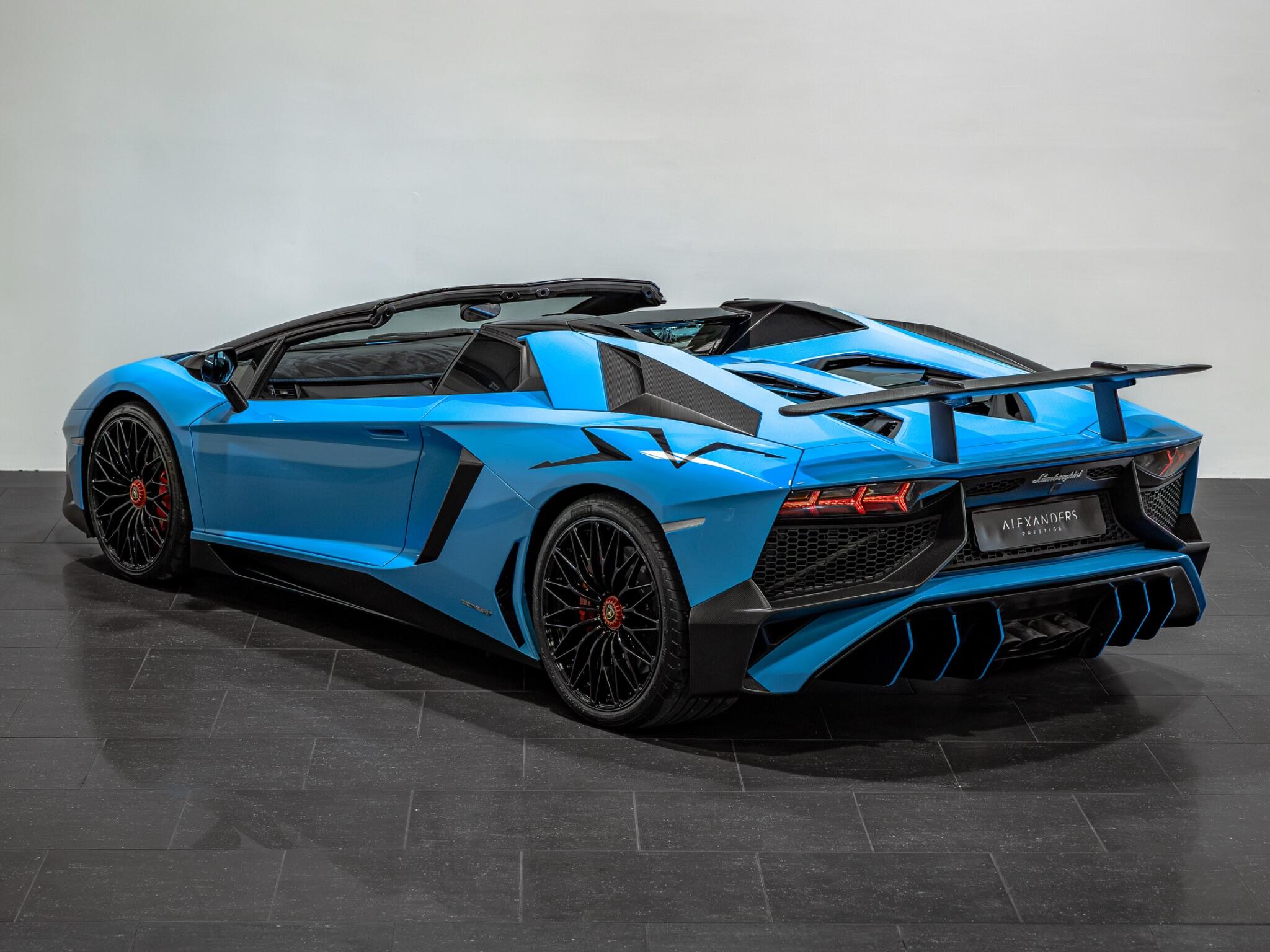 Lamborghini Aventador view 7