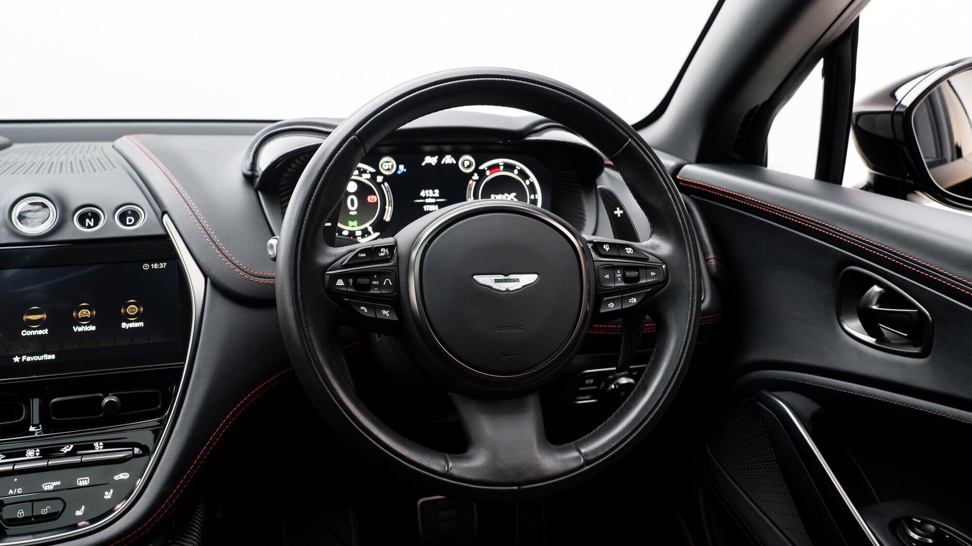 Aston Martin DBX view 25