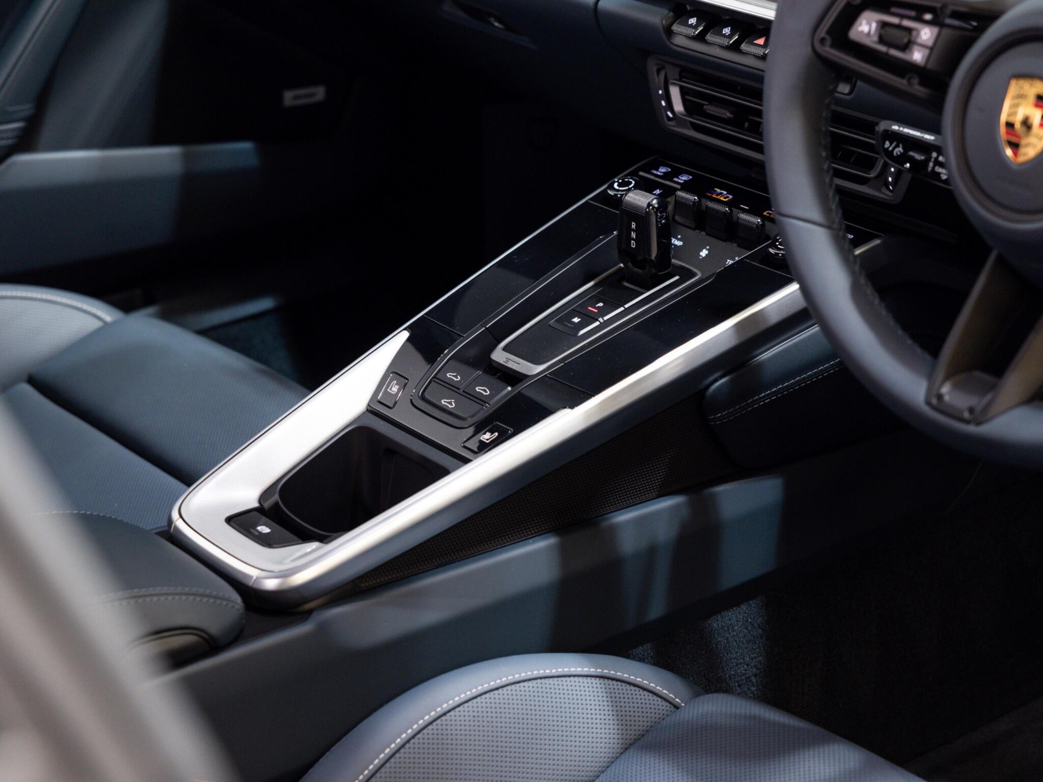 Porsche 911 view 30