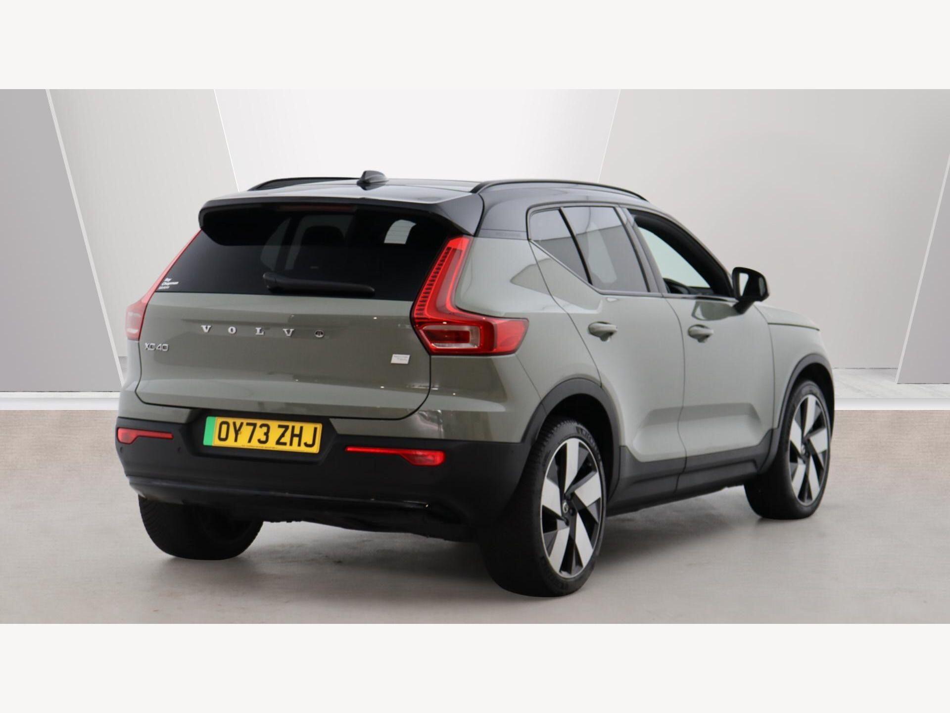 Volvo XC40 view 2