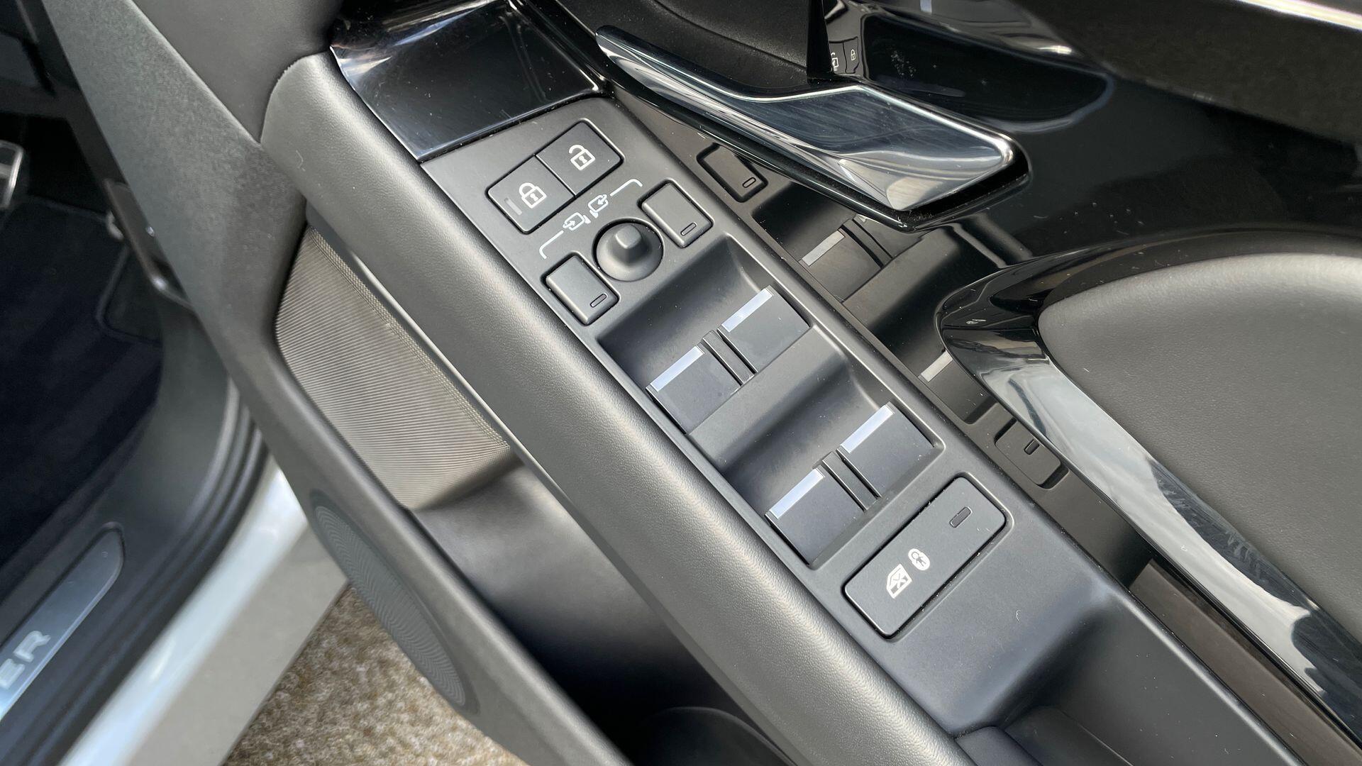 Land Rover Range Rover Evoque view 25