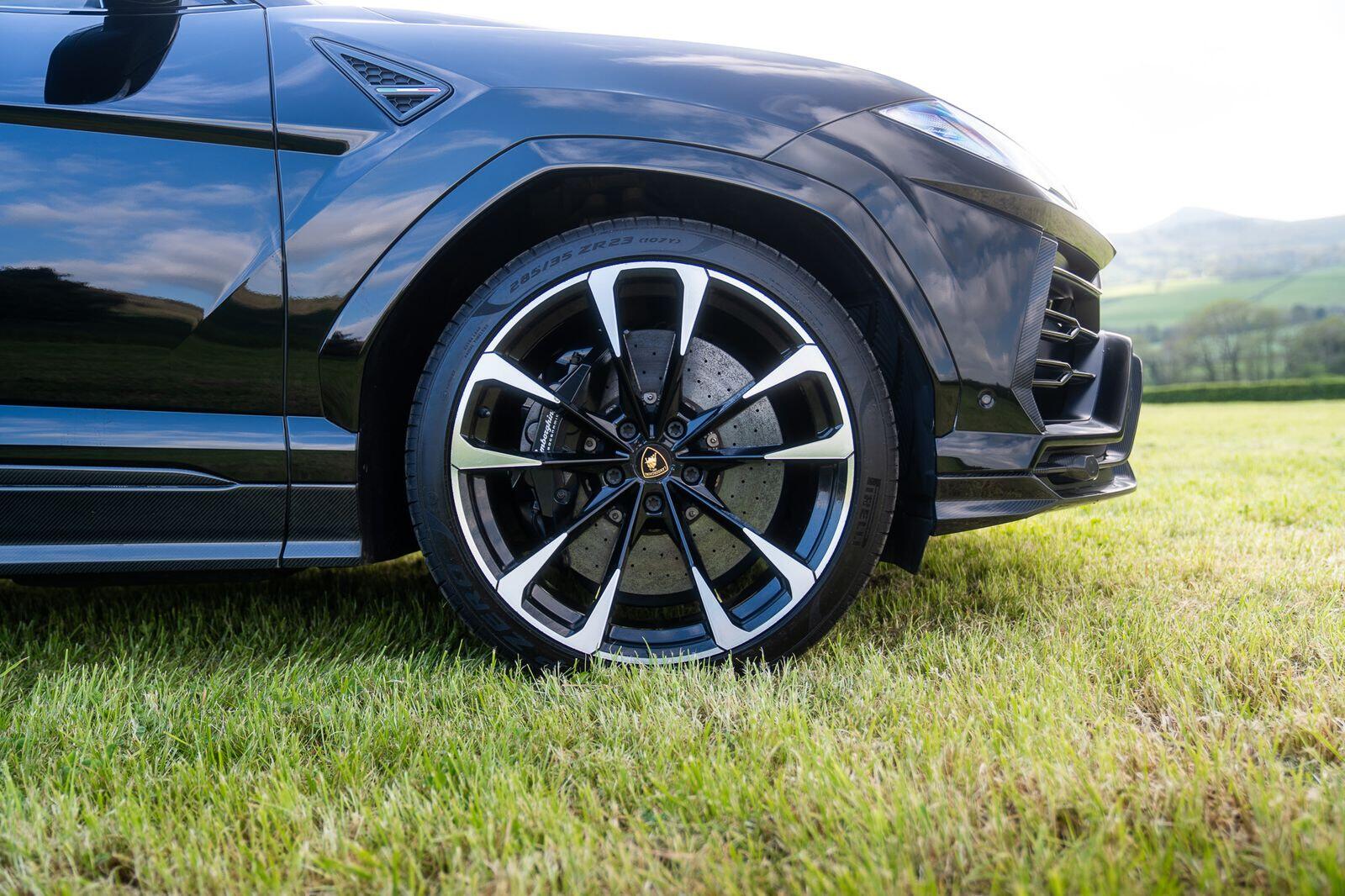 Lamborghini Urus view 16