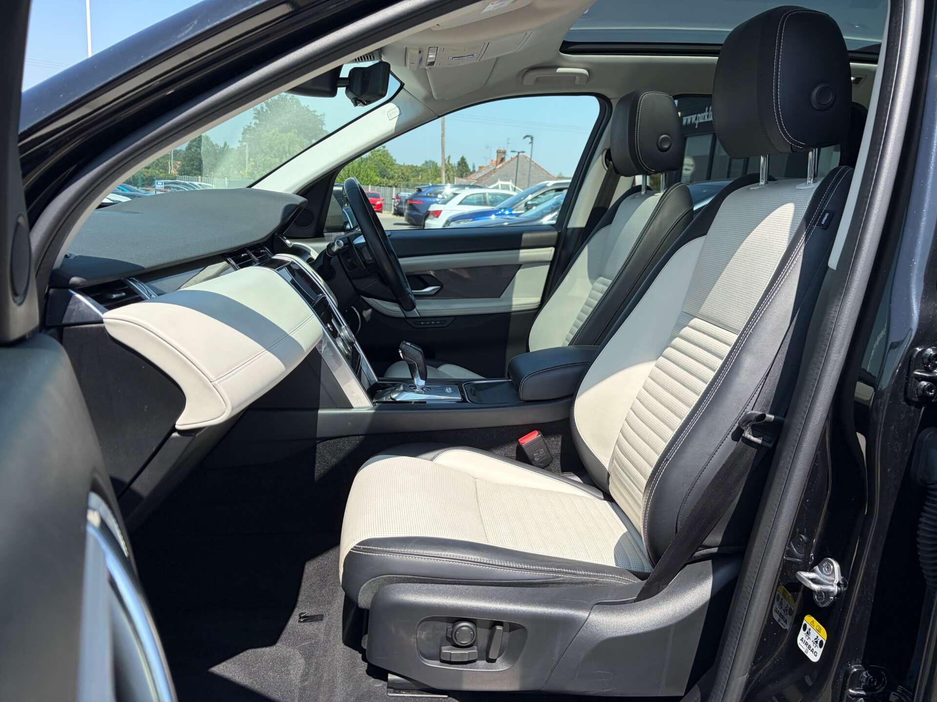 Land Rover Discovery Sport view 11
