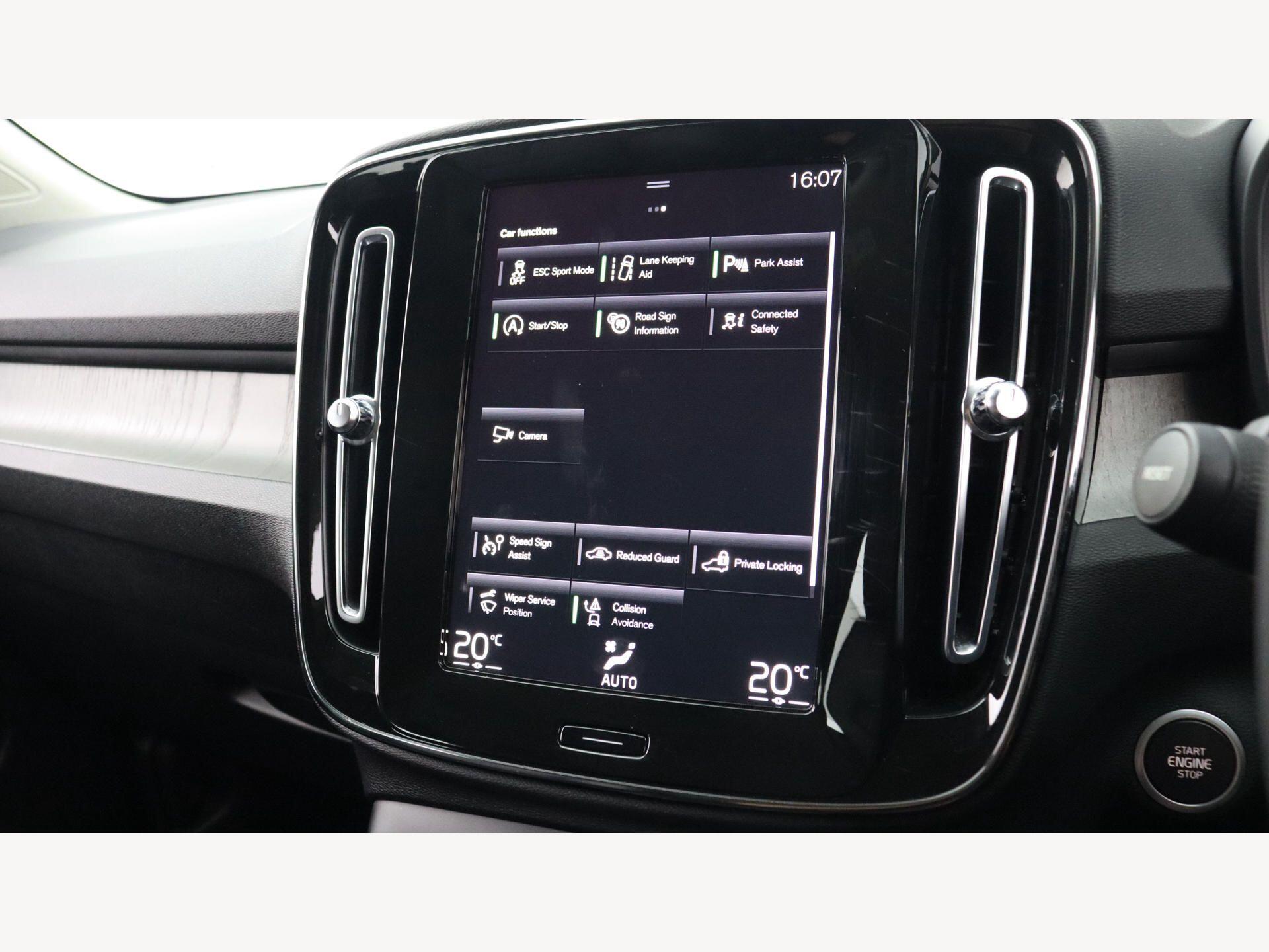 Volvo XC40 view 15