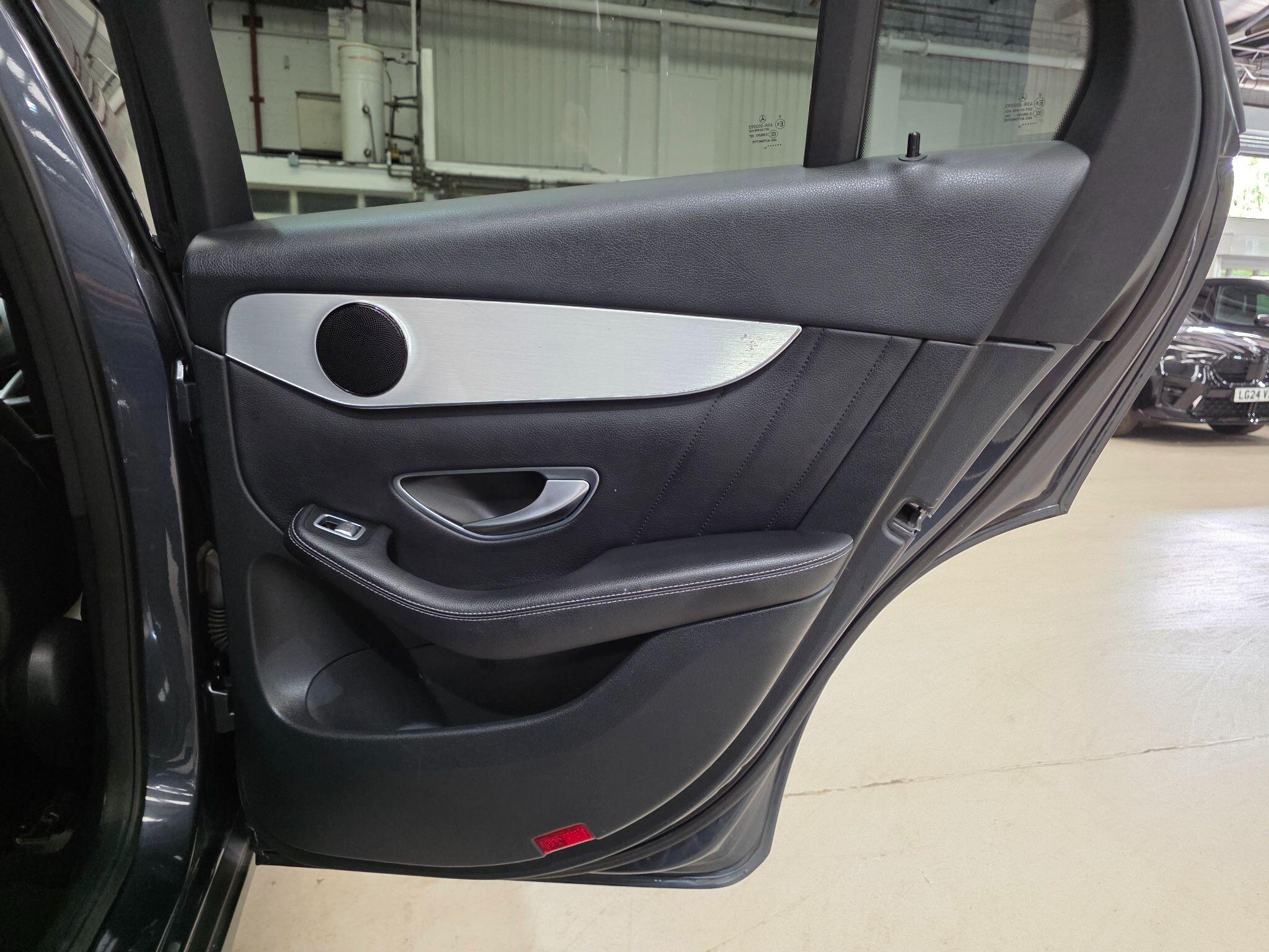 Mercedes-Benz GLC view 22