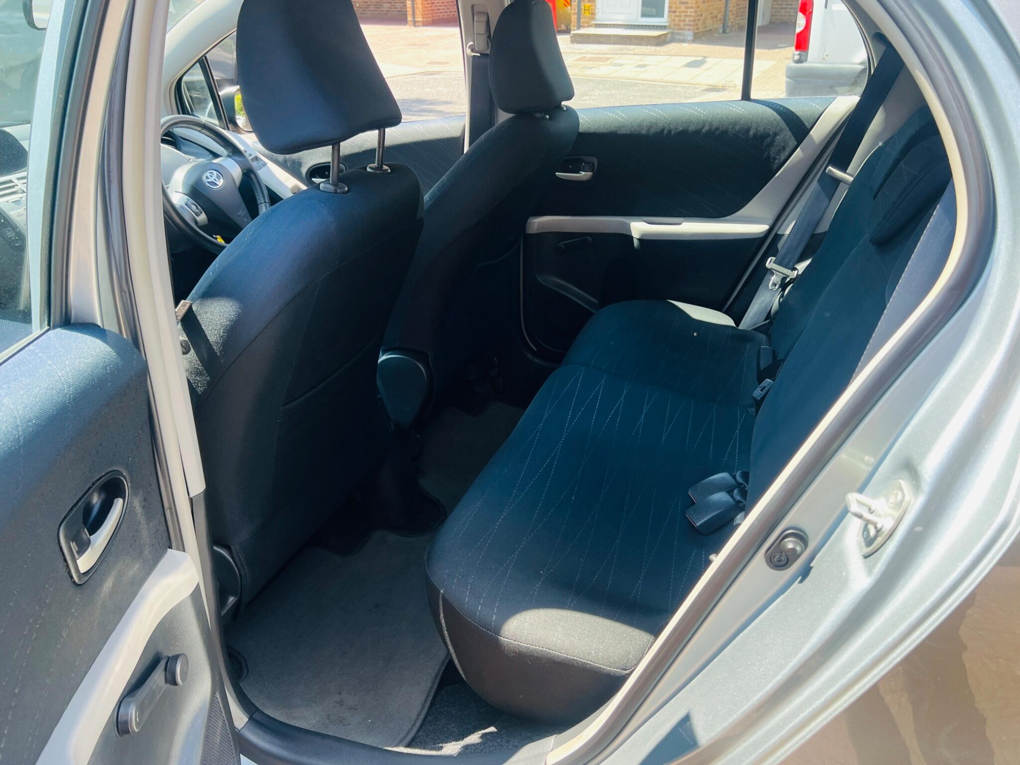 Toyota Yaris view 33