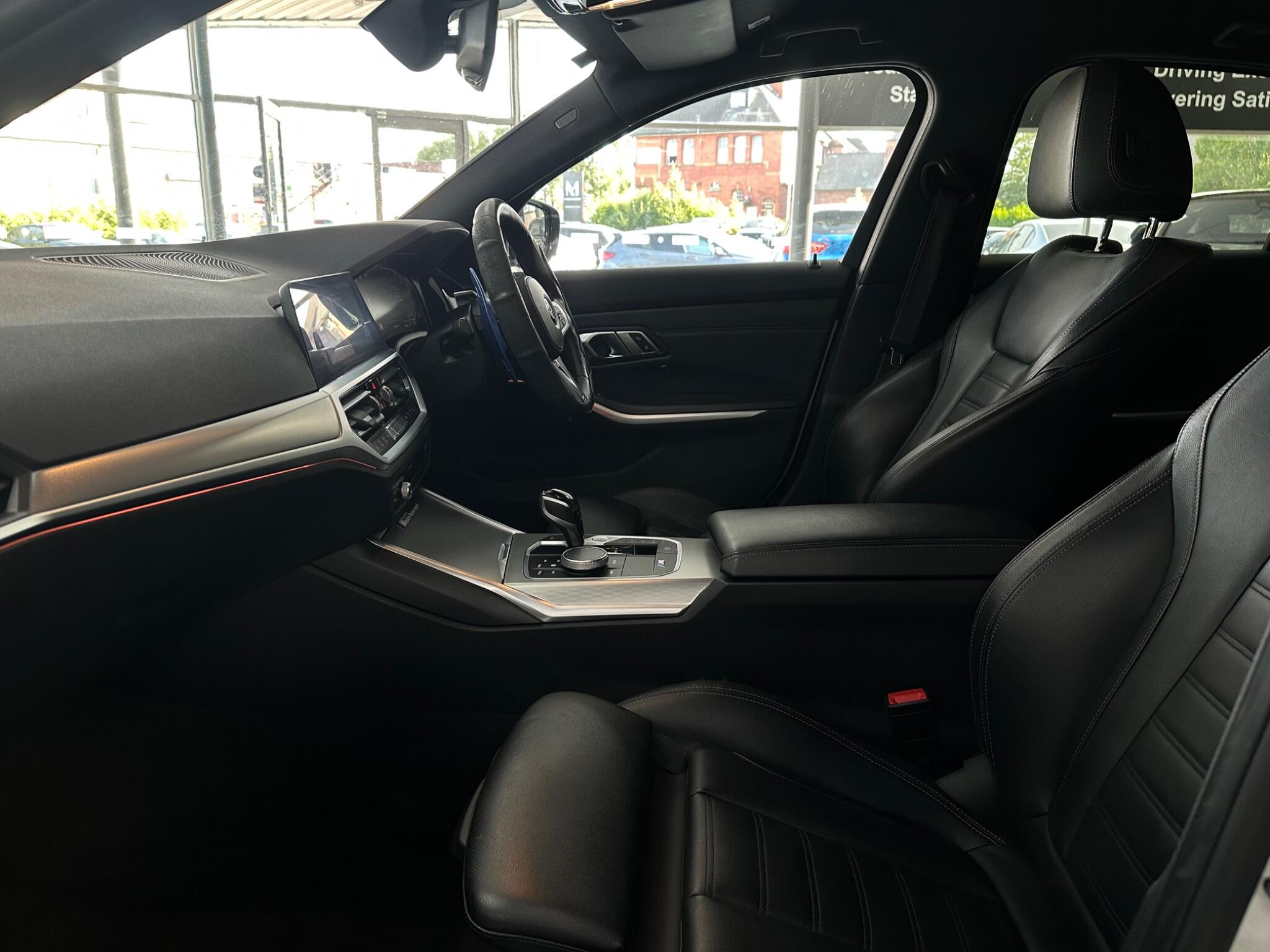 BMW 3 Series view 38