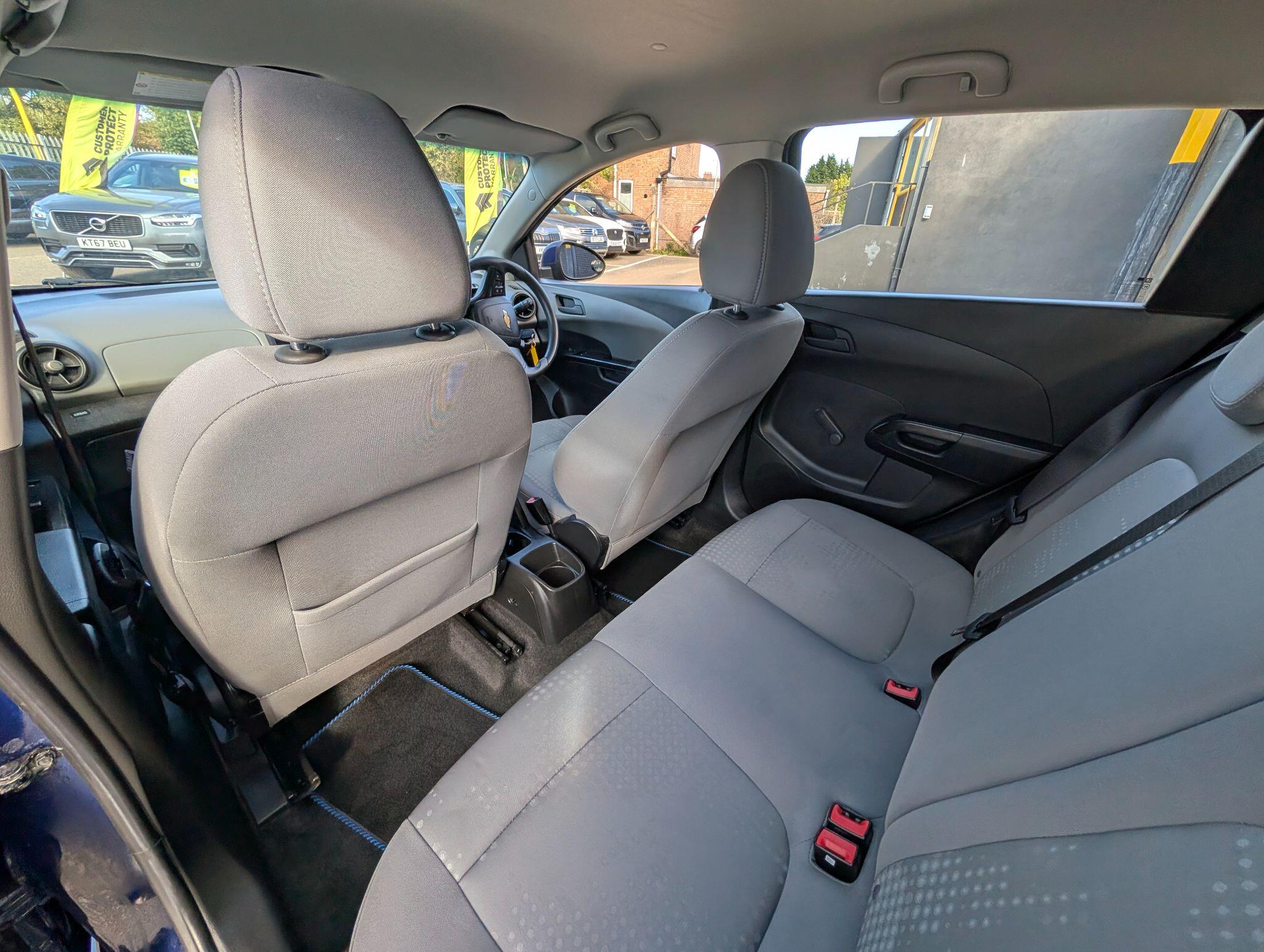 Chevrolet Aveo view 27