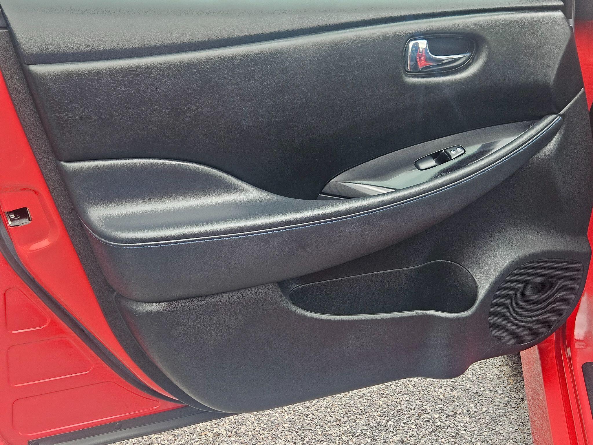 2022 Nissan Leaf image 53