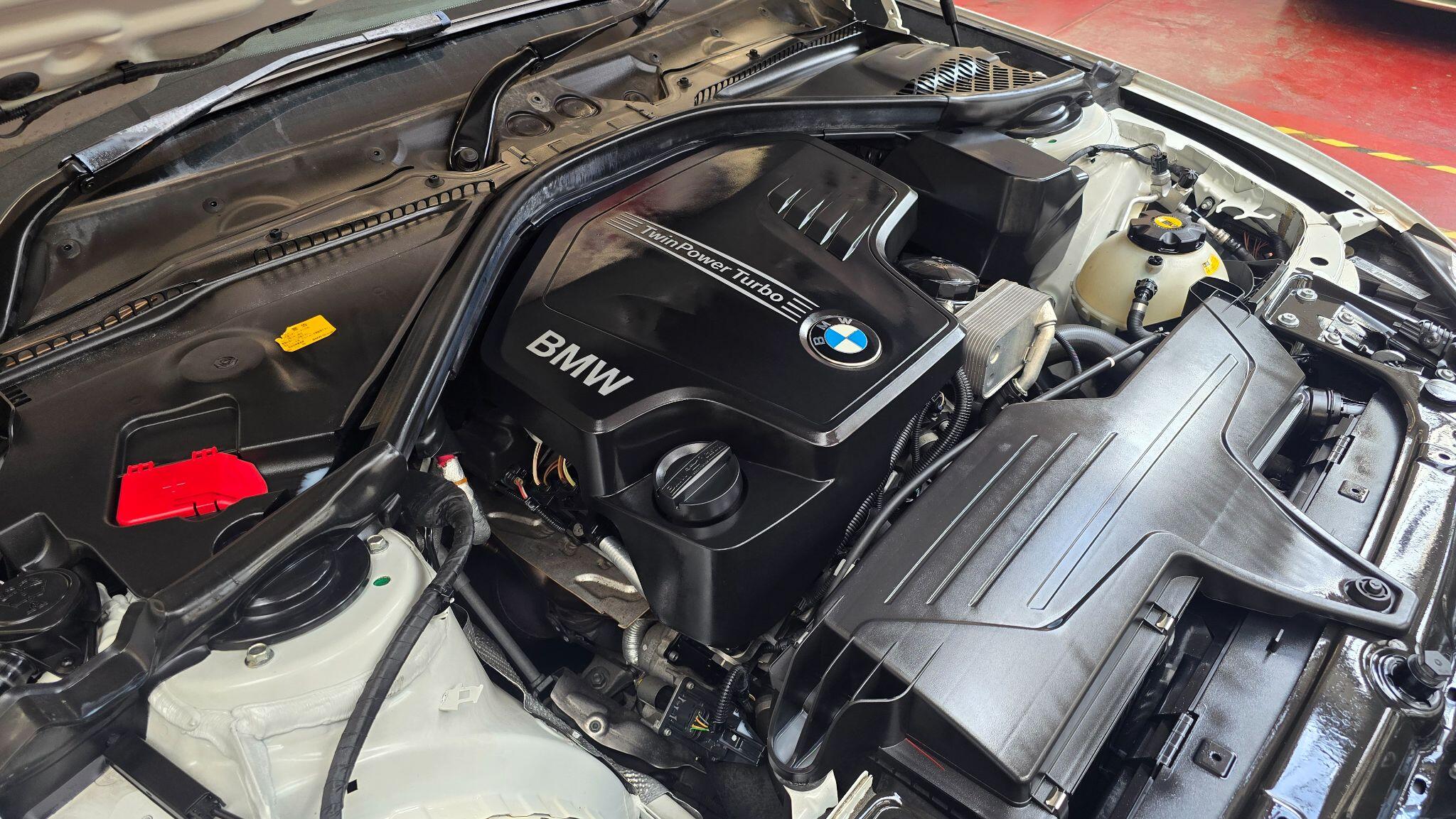 BMW 3 Series view 23