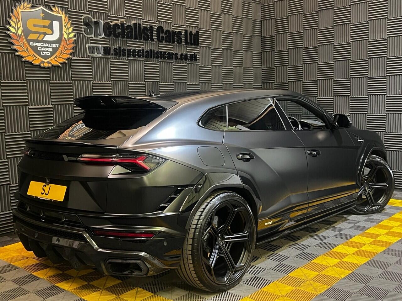 Lamborghini Urus view 19