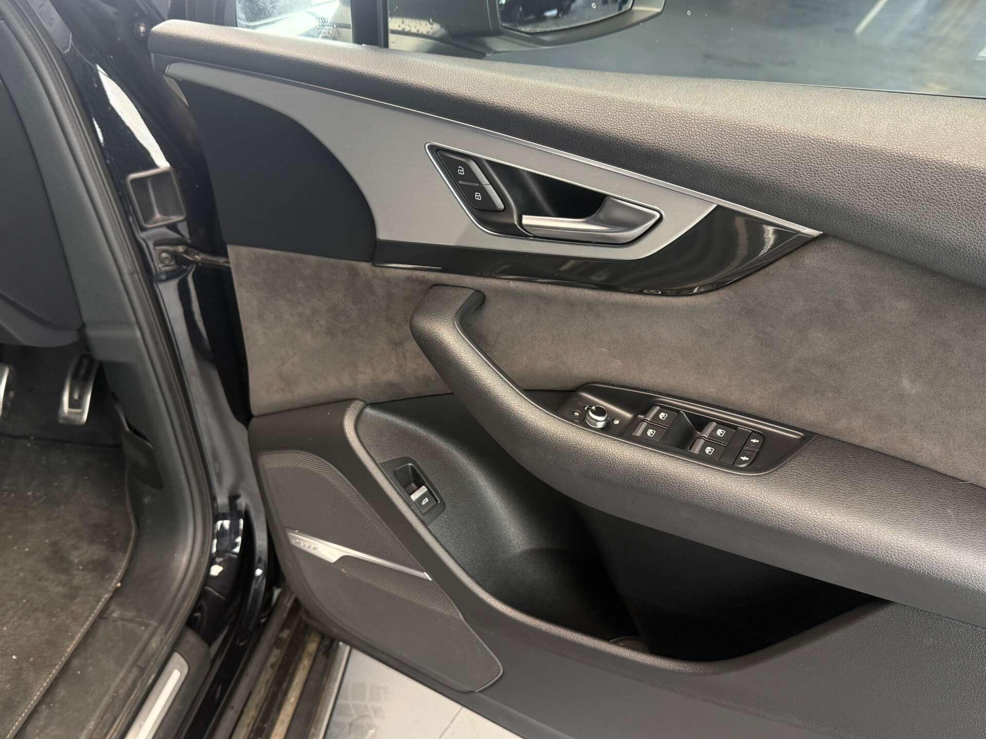 Audi Q7 view 27
