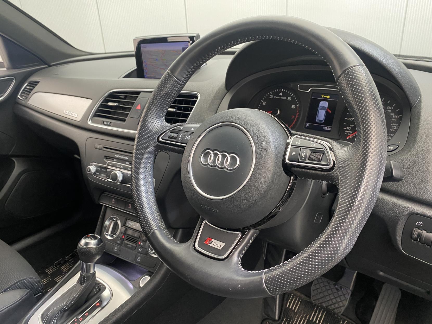 Audi Q3 view 29