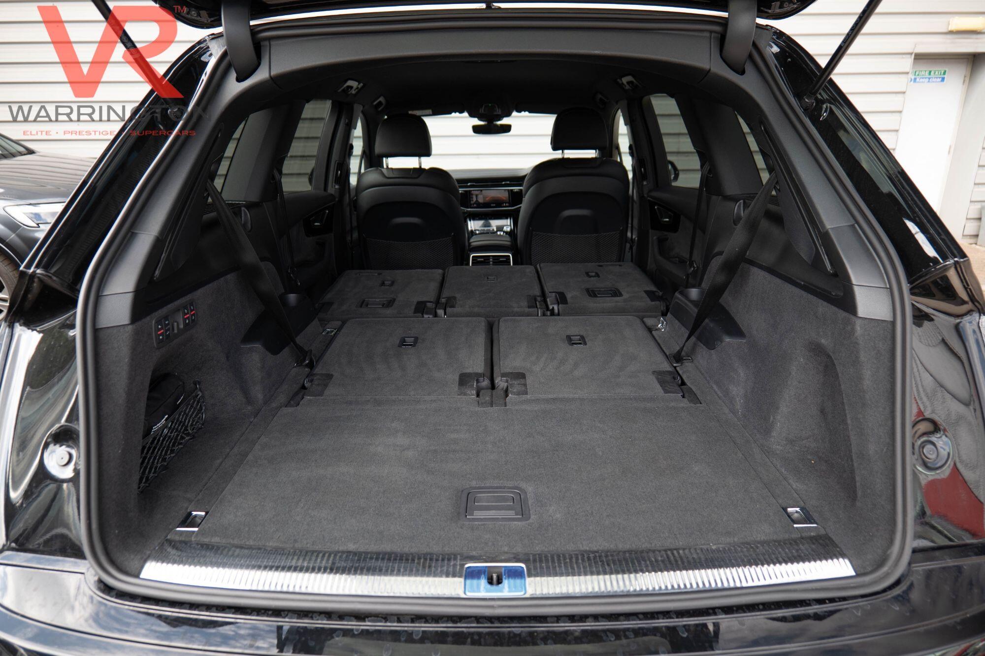 Audi Q7 view 21