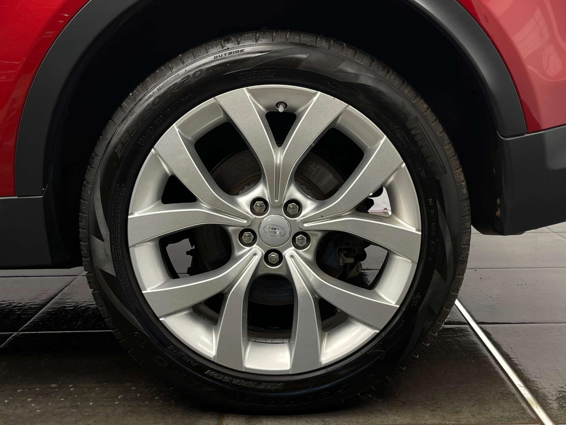 Land Rover Discovery Sport view 32