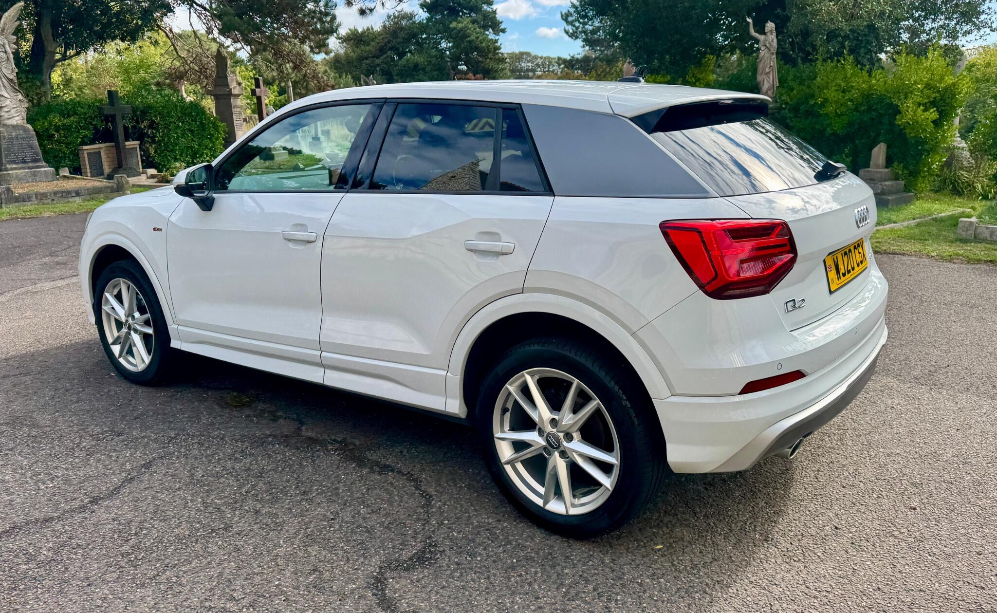 Audi Q2 view 13