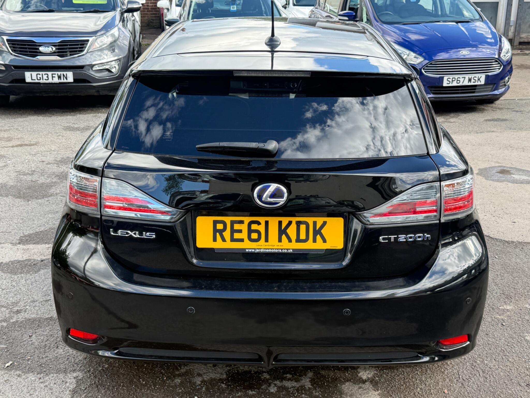 Lexus CT - Image 17