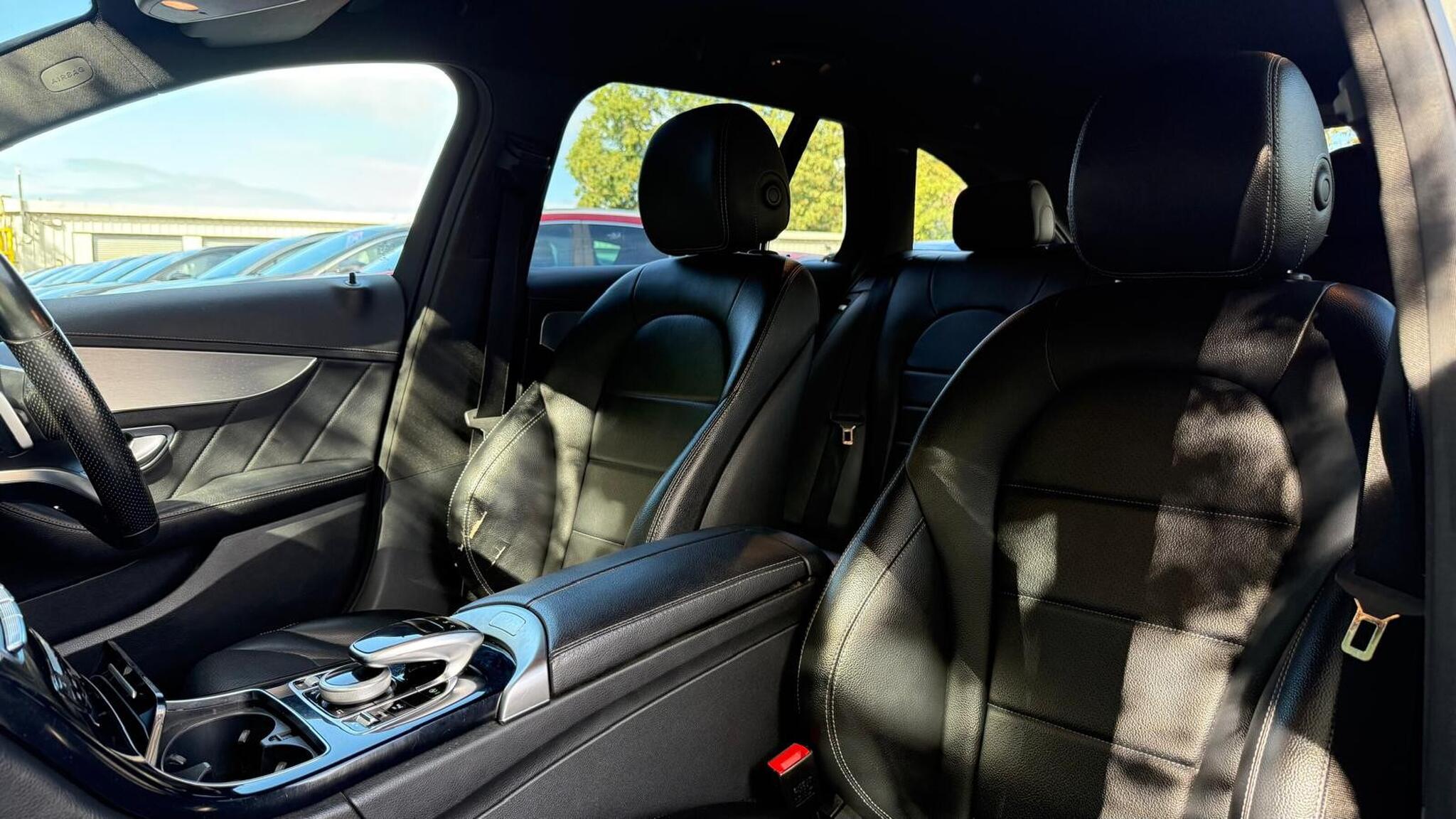 Mercedes-Benz C-Class view 25