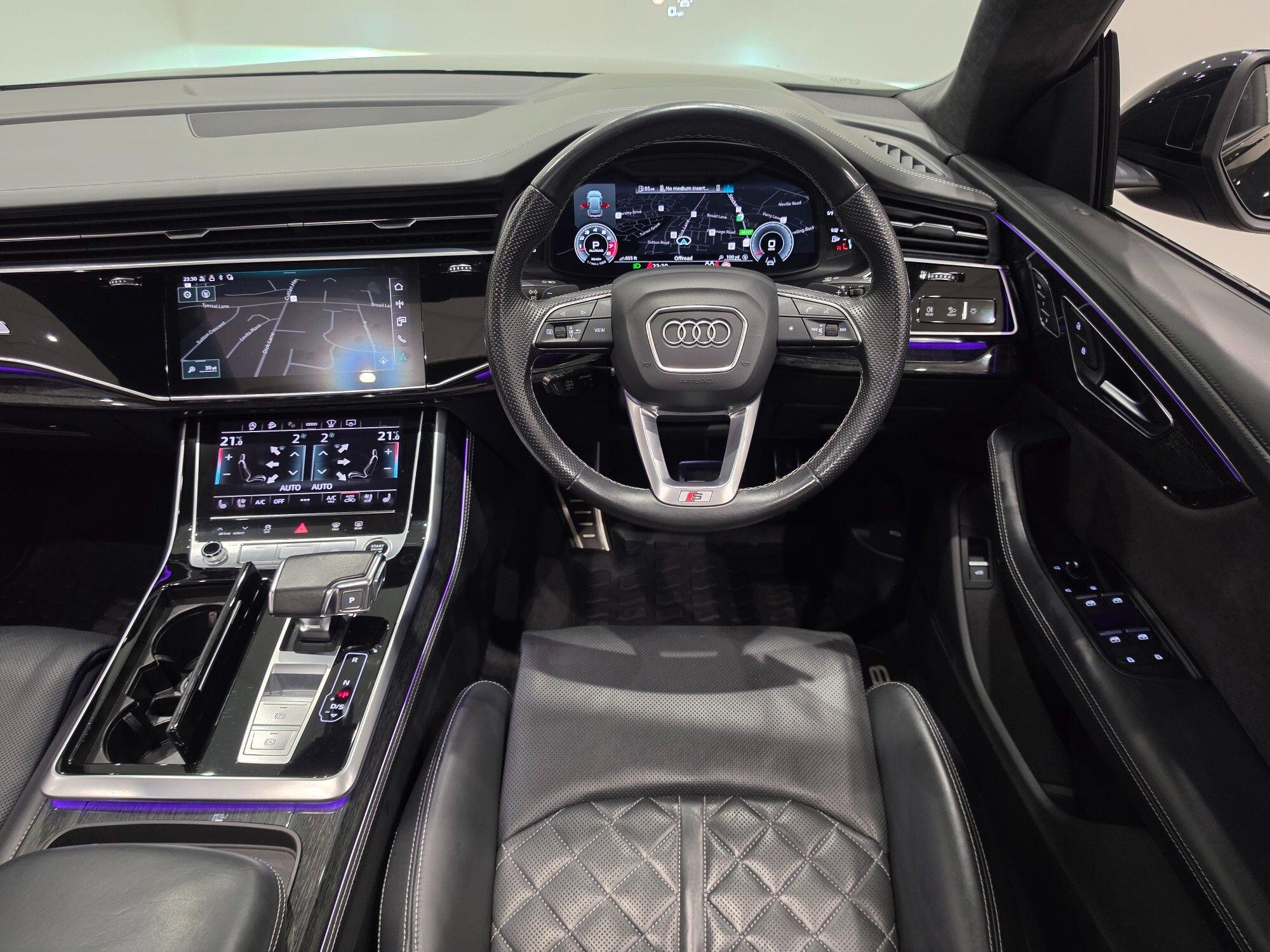 Audi Q8 view 25