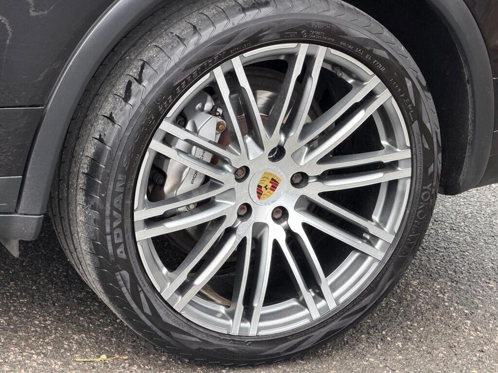 Porsche Cayenne view 59