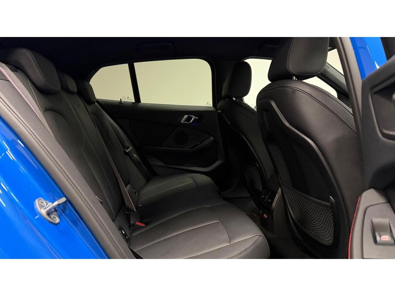 BMW 1 Series view 31
