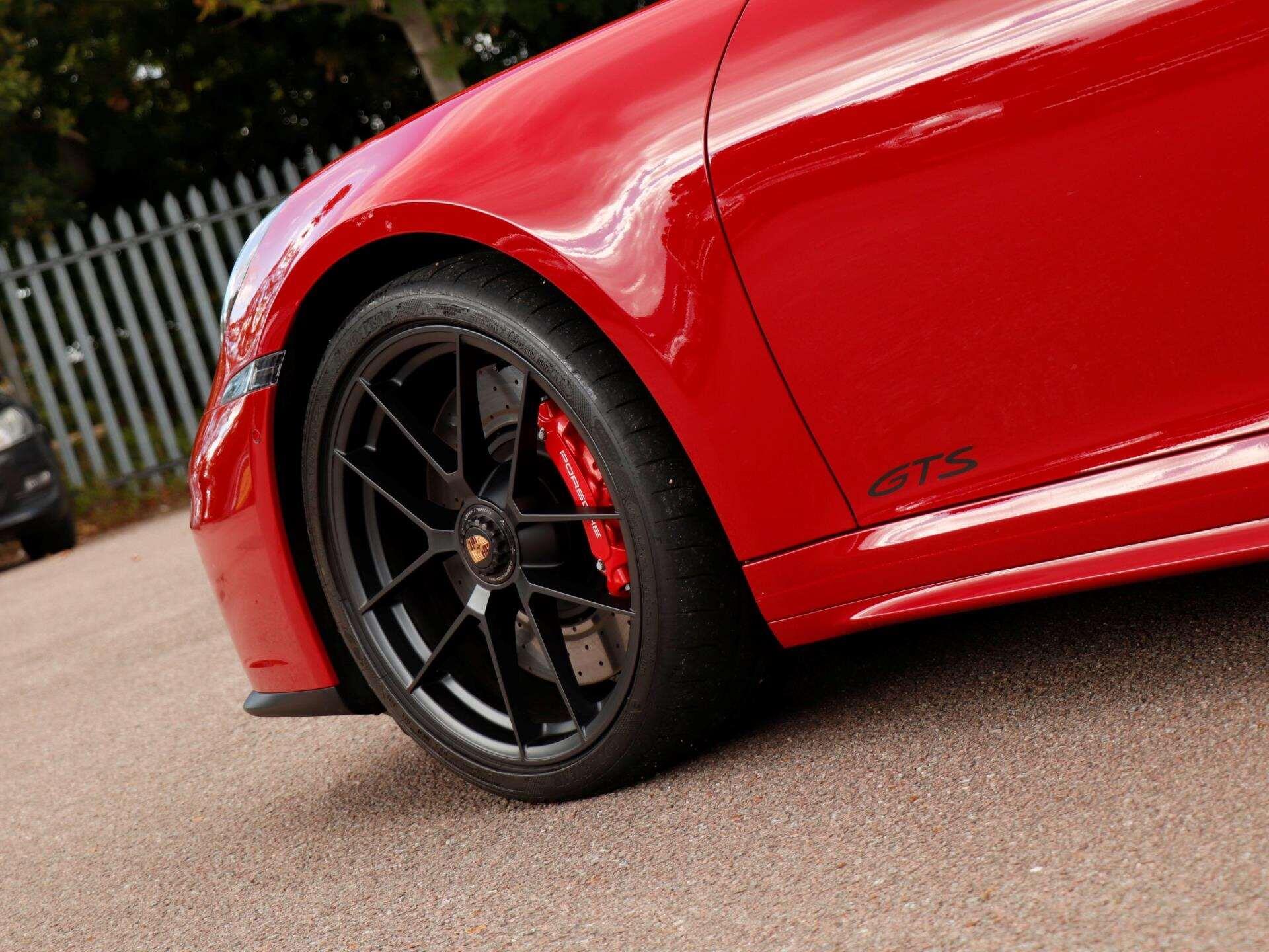 Porsche 911 view 34