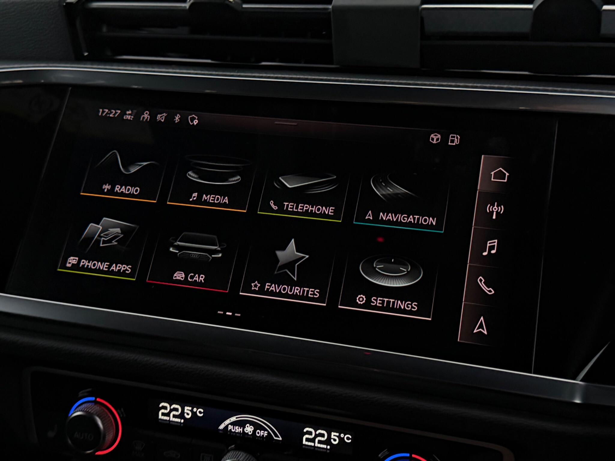 Audi Q3 view 29