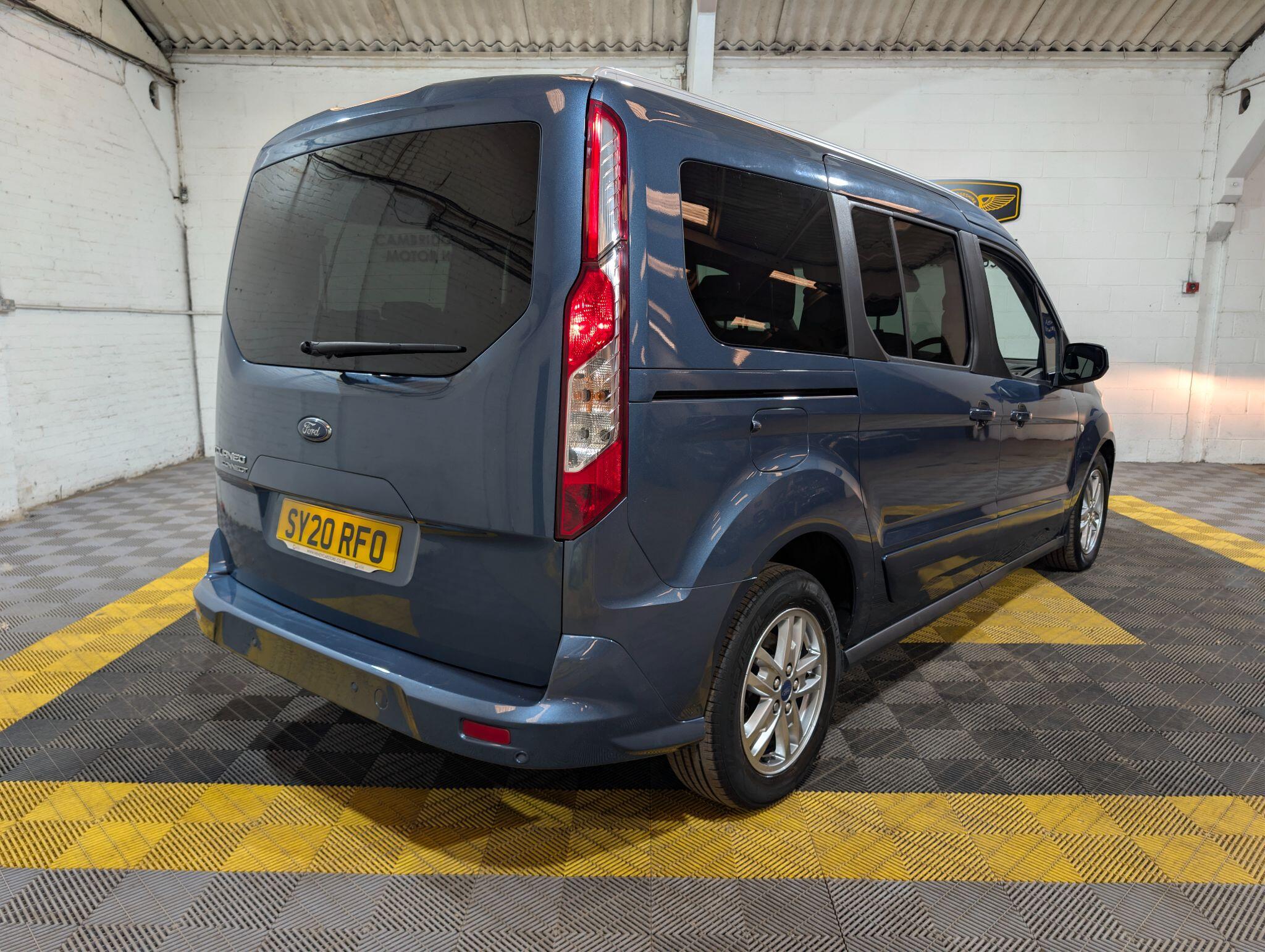 Ford Grand Tourneo Connect view 17