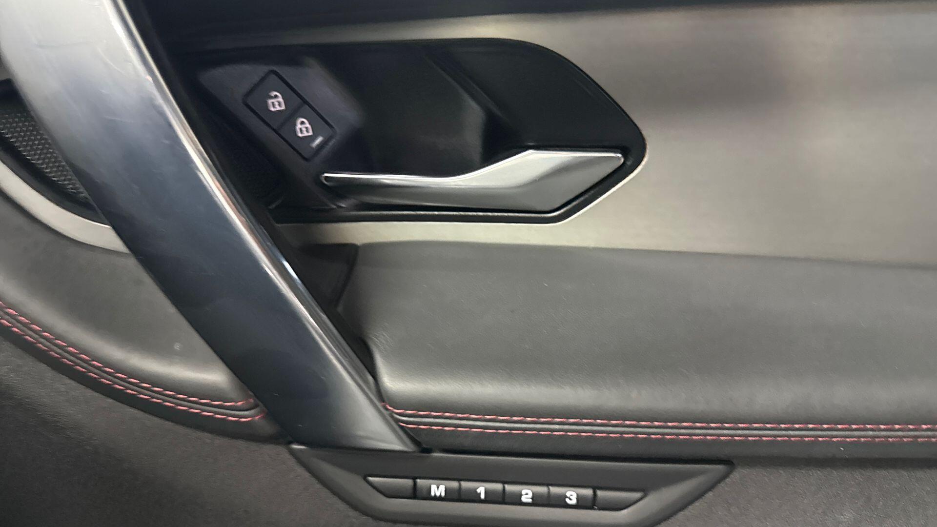 Land Rover Discovery Sport view 22
