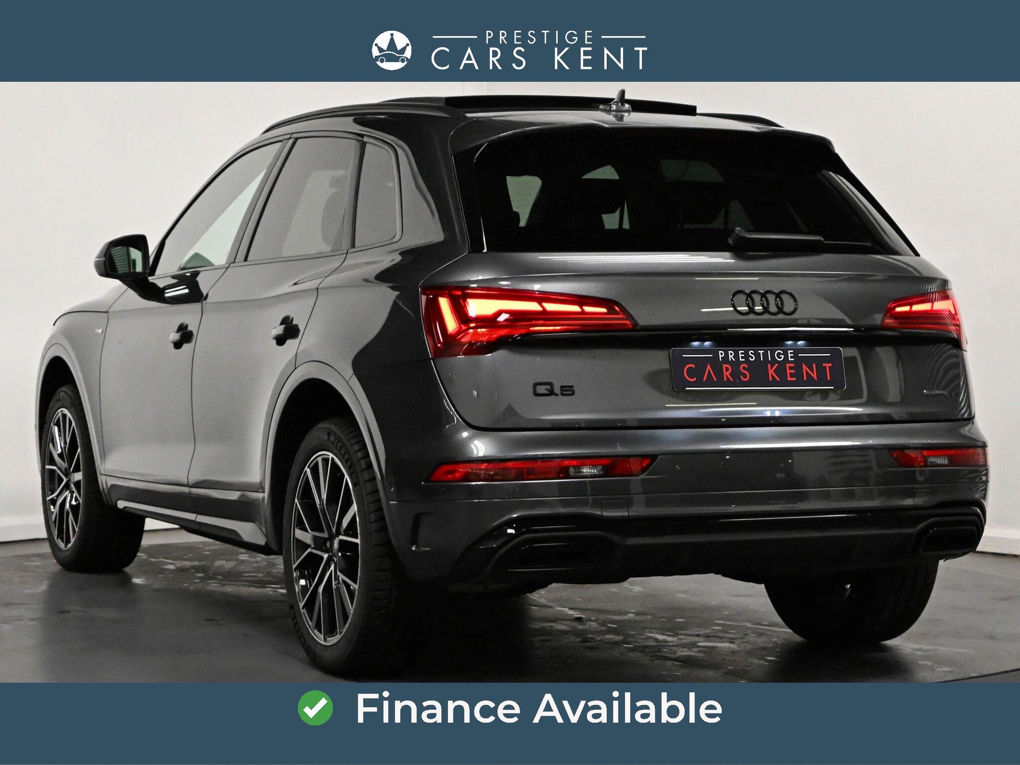 Audi Q5 view 3