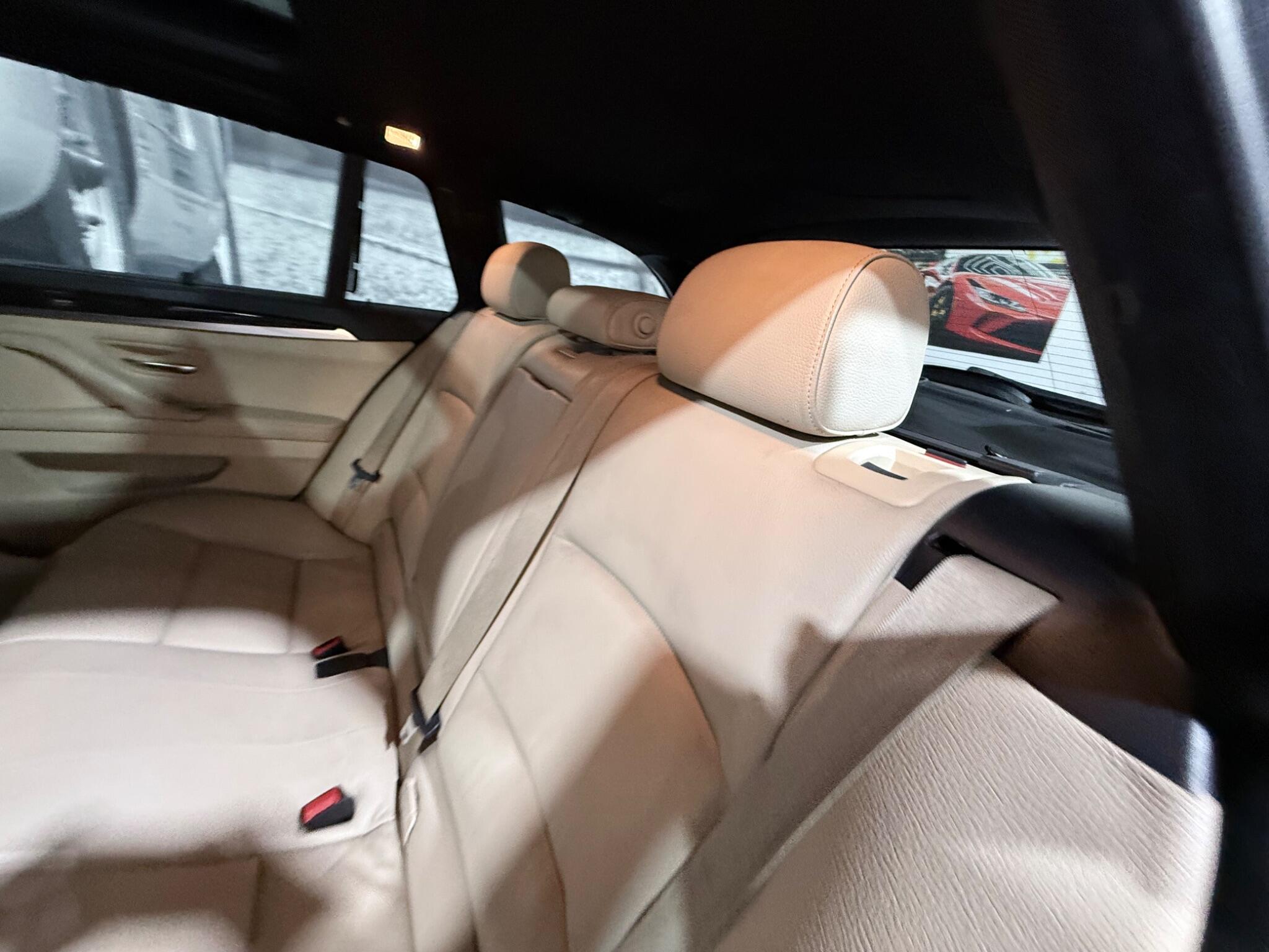 BMW 5 Series view 23