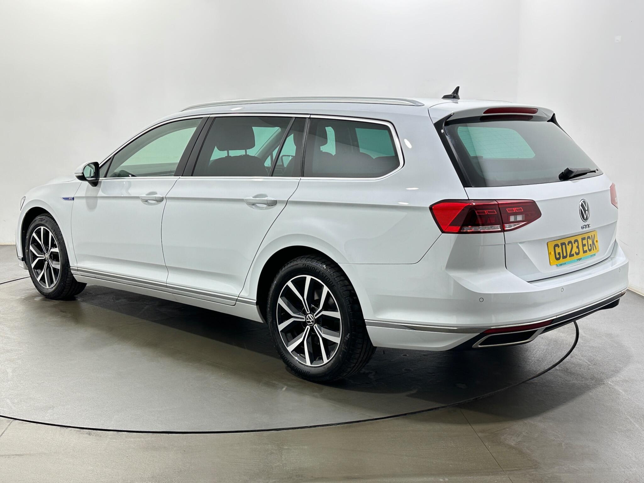 Volkswagen Passat view 6