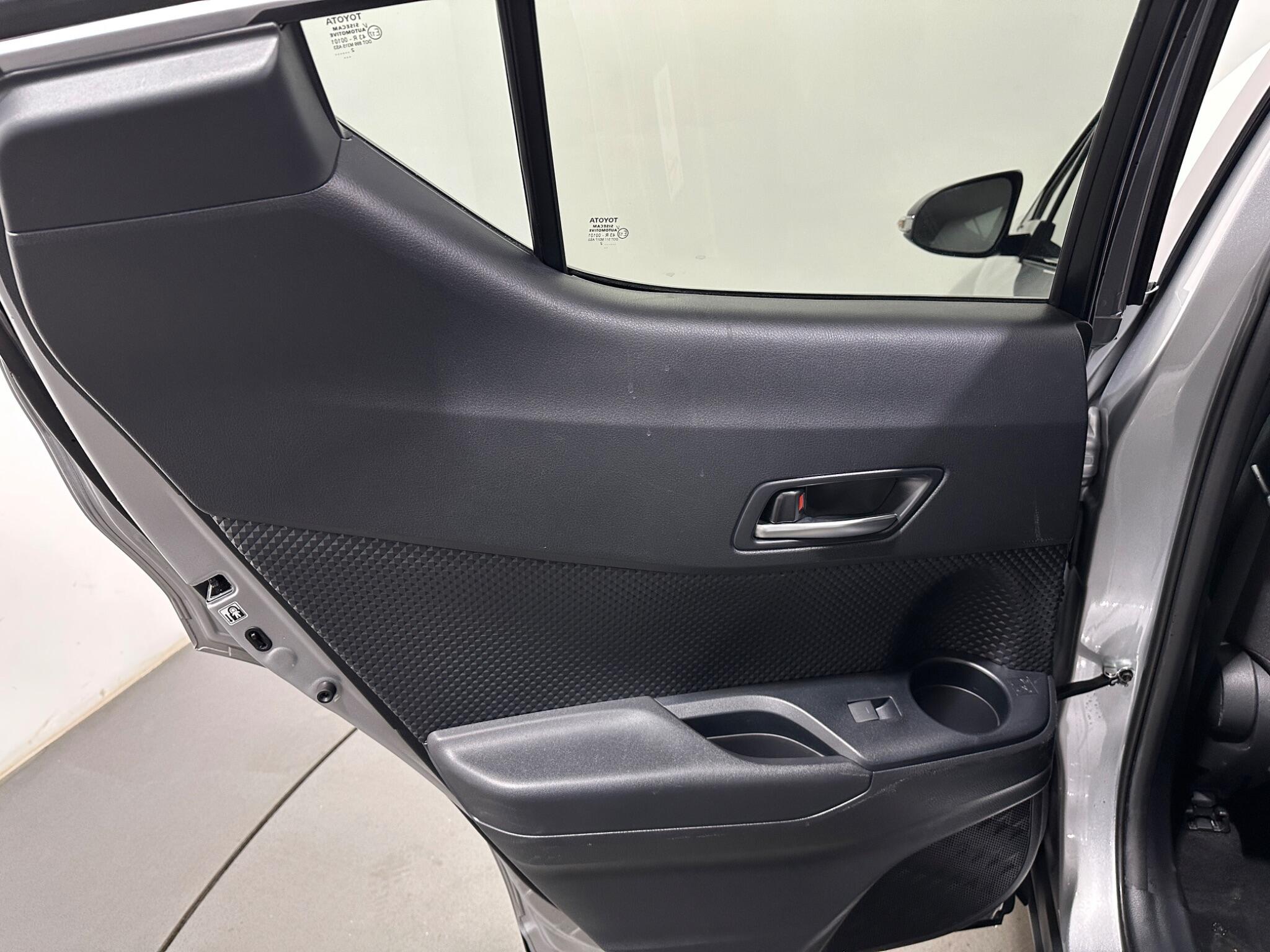 Toyota C-HR view 39